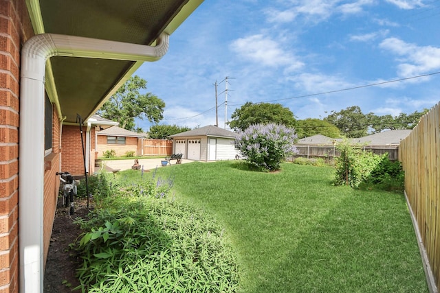 1815 Tannehill Dr, Houston, TX 77008 - view of yard with an outdoor structure and a garage