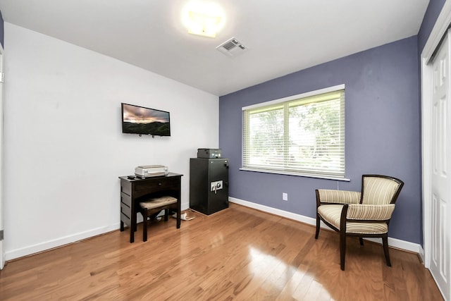1815 Tannehill Dr, Houston, TX 77008 - living area featuring light wood-type flooring and baseboards