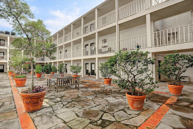 2333 Bering Dr Unit 236, Houston, TX 77057 - view of community with a patio
