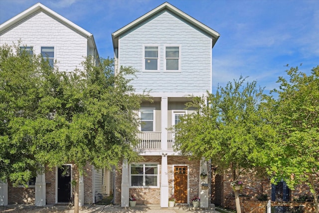 1004 Enid St Unit B, Houston, TX 77009 - view of front facade with brick siding and a balcony