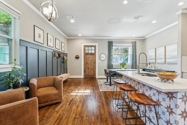 1004 Enid St Unit B, Houston, TX 77009 - kitchen with dark wood finished floors, light countertops, a kitchen island with sink, recessed lighting, and a breakfast bar