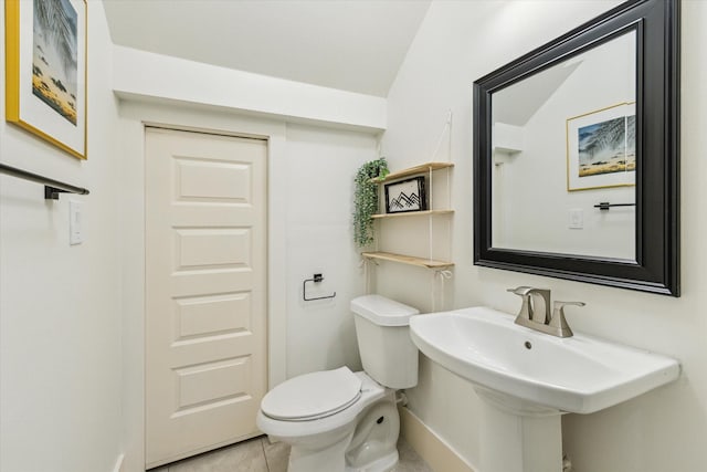 1004 Enid St Unit B, Houston, TX 77009 - half bath featuring toilet, tile patterned flooring, baseboards, and a sink