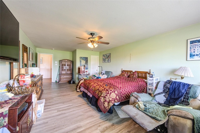 1414 Stevens Ct, Rosenberg, TX 77471 - bedroom with light wood finished floors and ceiling fan