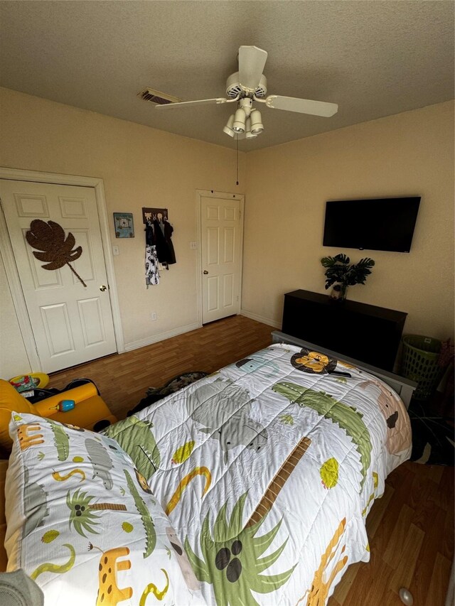 2514 Thunderbird Dr, Orange, TX 77630 - bedroom featuring a ceiling fan and wood finished floors