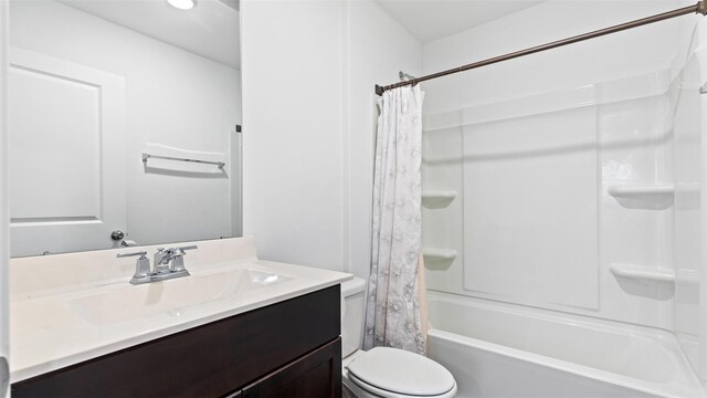 321 Lippizan Dr, Alvin, TX 77511 - full bath featuring toilet, vanity, and shower / bathtub combination with curtain
