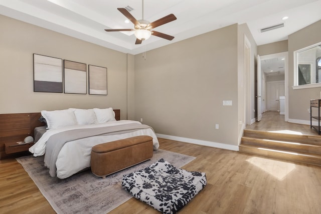 bedroom featuring wood finished floors, recessed lighting, baseboards, and a ceiling fan
