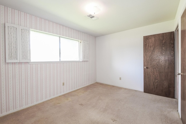 1902 S Memorial Ct, Pasadena, TX 77502 - unfurnished room with carpet floors and wallpapered walls