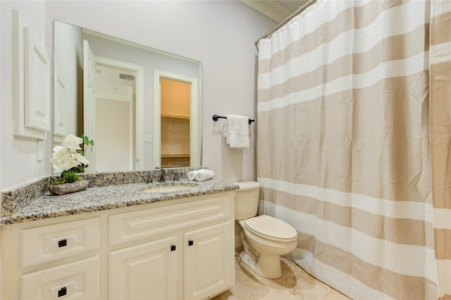 3331 Bingham Manor Ln, Houston, TX 77056 - full bath featuring toilet, vanity, and a shower with shower curtain