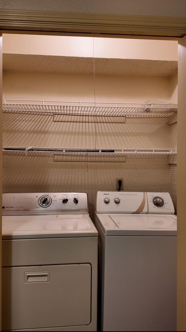 13424 Castilian Dr Unit 113, Houston, TX 77015 - laundry area featuring independent washer and dryer
