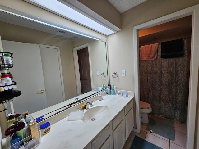 9807 Bent Branch Ln, Dallas, TX 75243 - full bath featuring toilet, tile patterned floors, vanity, and a shower with curtain