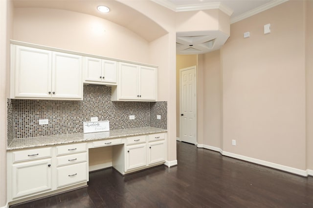 506 Chirping Sparrow Ct, Pinehurst, TX 77362 - kitchen with dark wood finished floors, tasteful backsplash, white cabinetry, ornamental molding, and light stone countertops