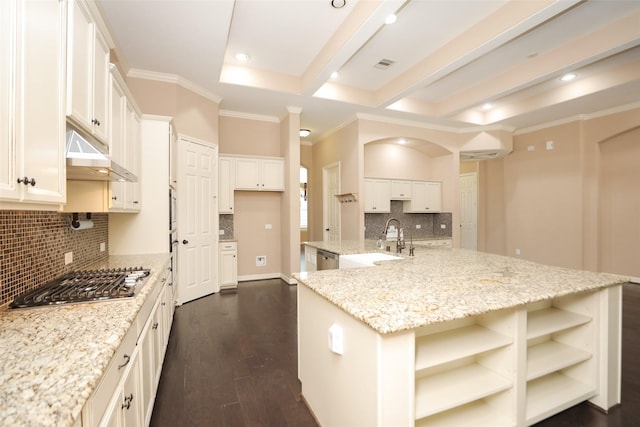 506 Chirping Sparrow Ct, Pinehurst, TX 77362 - kitchen featuring a sink, stainless steel gas cooktop, under cabinet range hood, backsplash, and light stone countertops
