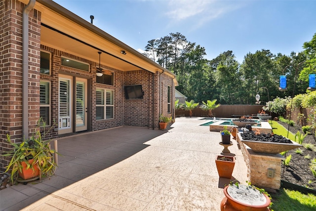 506 Chirping Sparrow Ct, Pinehurst, TX 77362 - view of patio / terrace with a fenced backyard and ceiling fan