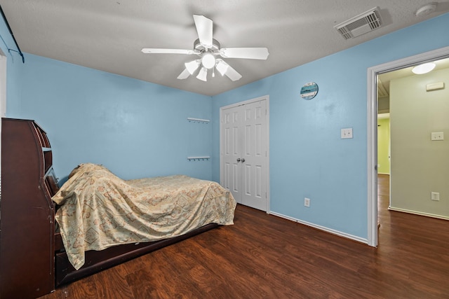 8414 Coriander Ln, Baytown, TX 77521 - bedroom featuring wood finished floors, a closet, baseboards, and ceiling fan
