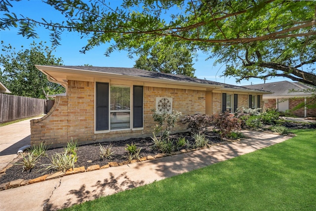 ranch-style house featuring brick siding