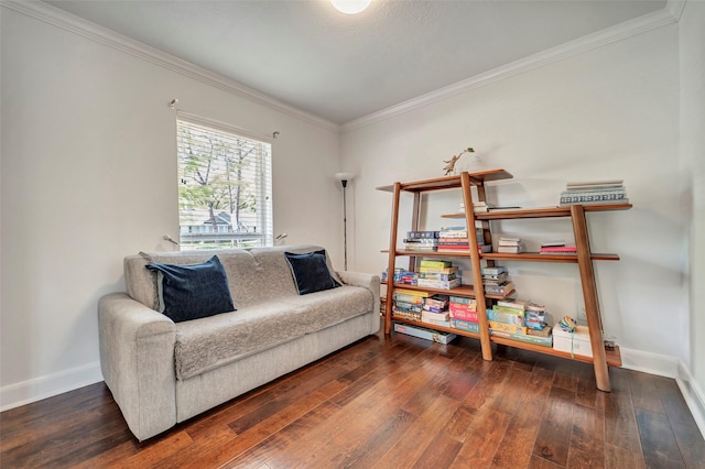 living area with wood-type flooring, ornamental molding, and baseboards