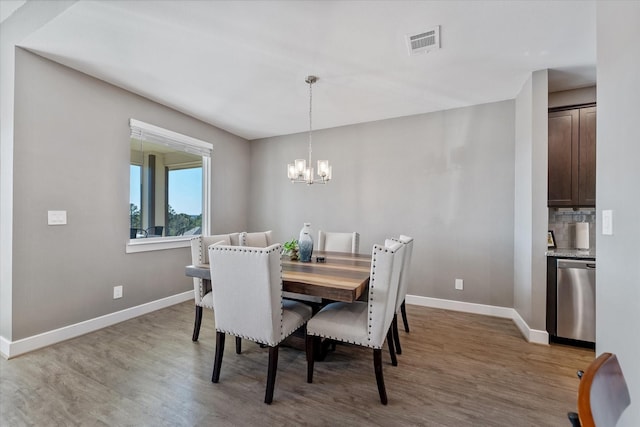 770 Dogberry Ct, Conroe, TX 77304 - dining area featuring light wood finished floors, baseboards, and a chandelier