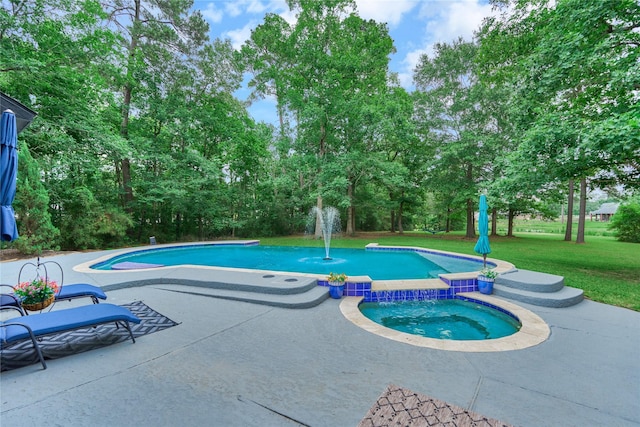 15471 Castlebrook Ct, Montgomery, TX 77316 - view of swimming pool featuring a yard, a pool with connected hot tub, a patio area, and view of wooded area