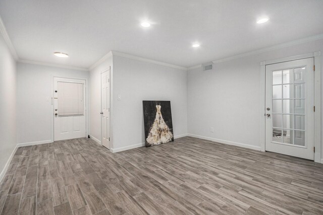 8245 Kingsbrook Rd Unit 139, Houston, TX 77024 - unfurnished living room with ornamental molding, wood finished floors, recessed lighting, and baseboards