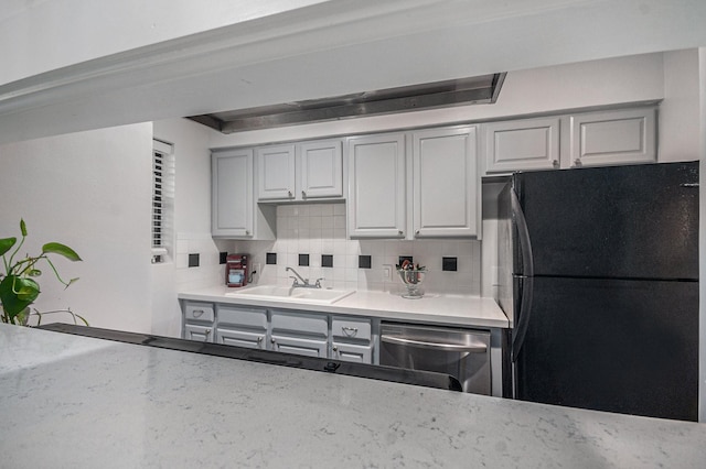 8245 Kingsbrook Rd Unit 139, Houston, TX 77024 - kitchen featuring freestanding refrigerator, dishwasher, a sink, tasteful backsplash, and gray cabinetry