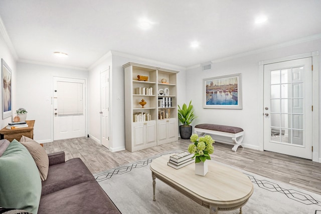 8245 Kingsbrook Rd Unit 139, Houston, TX 77024 - living area featuring crown molding, light wood finished floors, baseboards, and recessed lighting