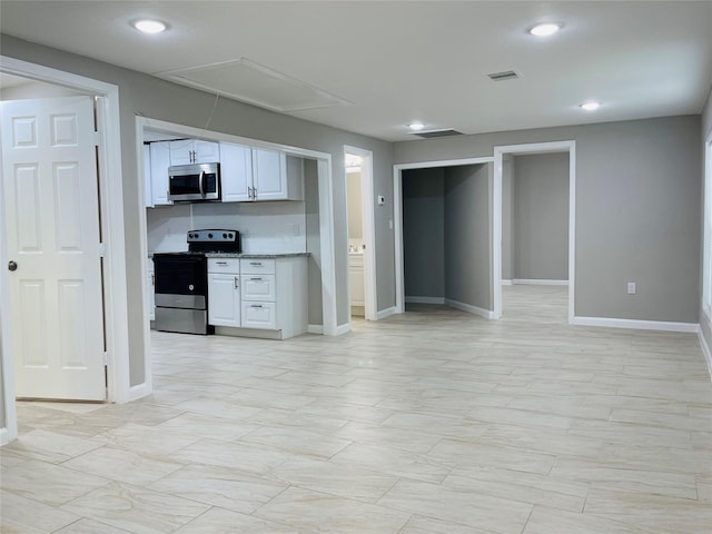 506 N Hackberry St, Sweeny, TX 77480 - kitchen featuring stainless steel appliances, white cabinets, baseboards, and recessed lighting