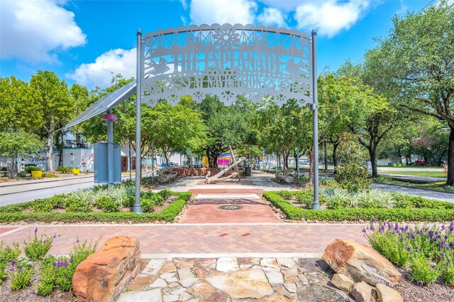 34 N Hutcheson St, Houston, TX 77003 - view of property's community