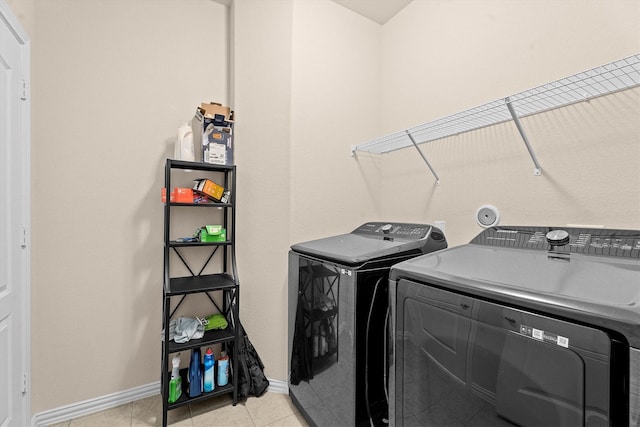 635 W Linnwood Dr, Woodbranch, TX 77357 - laundry area with washing machine and dryer, baseboards, and light tile patterned floors
