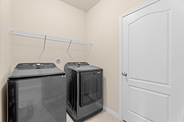 635 W Linnwood Dr, Woodbranch, TX 77357 - clothes washing area with independent washer and dryer, baseboards, and light tile patterned flooring