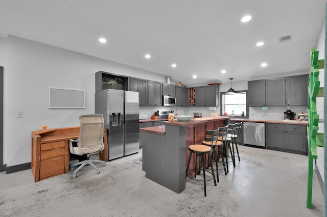 315 Cessna Rd, Trinity, TX 75862 - kitchen featuring stainless steel appliances, concrete flooring, a kitchen island, a breakfast bar area, and recessed lighting