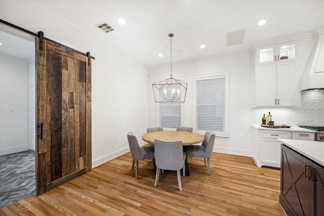 319 E 26th St, Houston, TX 77008 - dining room with a barn door, baseboards, light wood-style floors, a chandelier, and recessed lighting