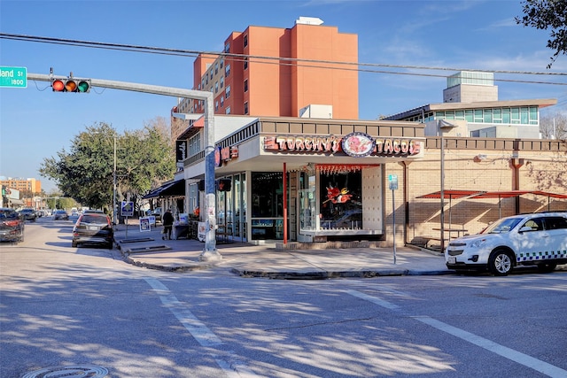 319 E 26th St, Houston, TX 77008 - view of building exterior