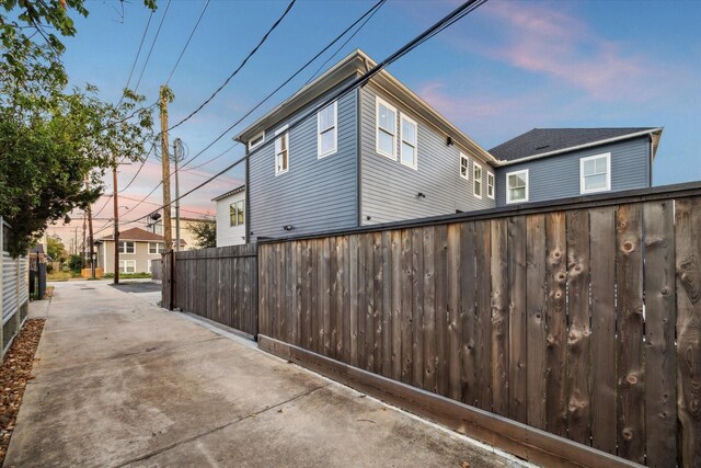 319 E 26th St, Houston, TX 77008 - view of home's exterior featuring fence