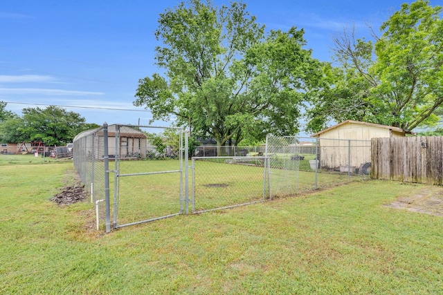 132 Prairie View Ln, Red Oak, TX 75154 - view of yard with a gate