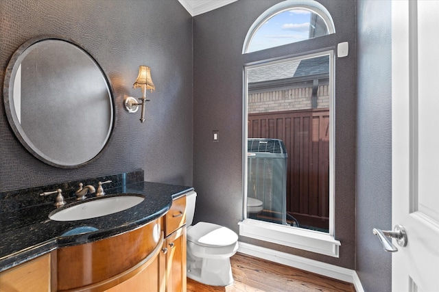 5206 Stamper Way, Houston, TX 77056 - bathroom with toilet, wood finished floors, baseboards, vanity, and a textured wall