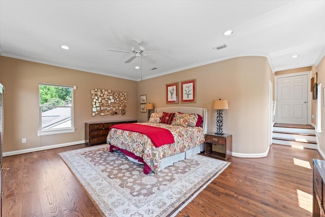 5206 Stamper Way, Houston, TX 77056 - bedroom with crown molding, wood finished floors, baseboards, recessed lighting, and ceiling fan