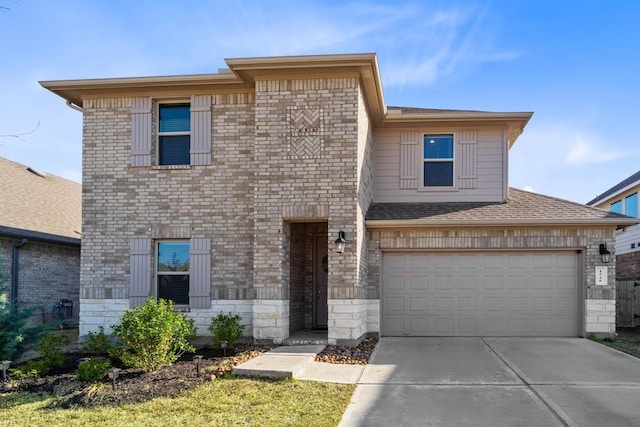 1526 Oakdale Crest Rd, Montgomery, TX 77316 - view of front facade featuring driveway and an attached garage
