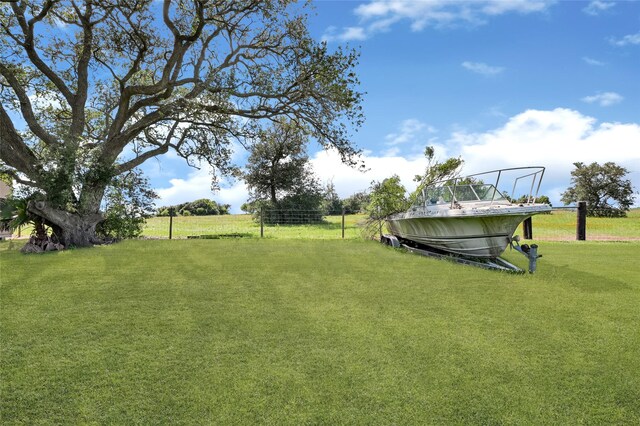 116 Linda St, Anahuac, TX 77514 - view of green lawn