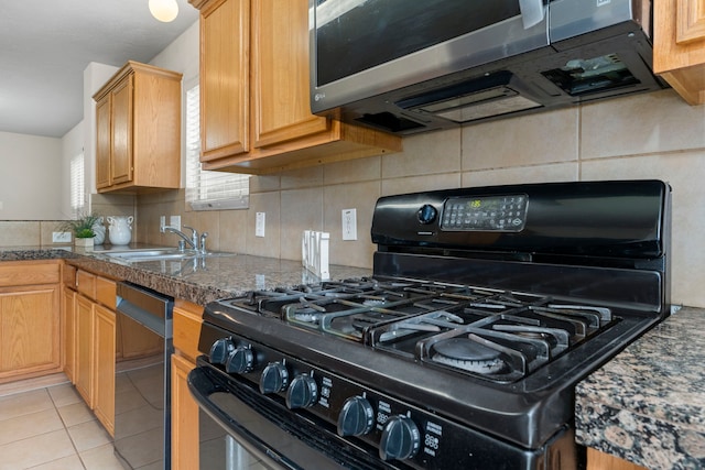 14502 Windmill Meadows Ct, Houston, TX 77082 - kitchen with black gas range, stainless steel microwave, dishwasher, a sink, and tasteful backsplash