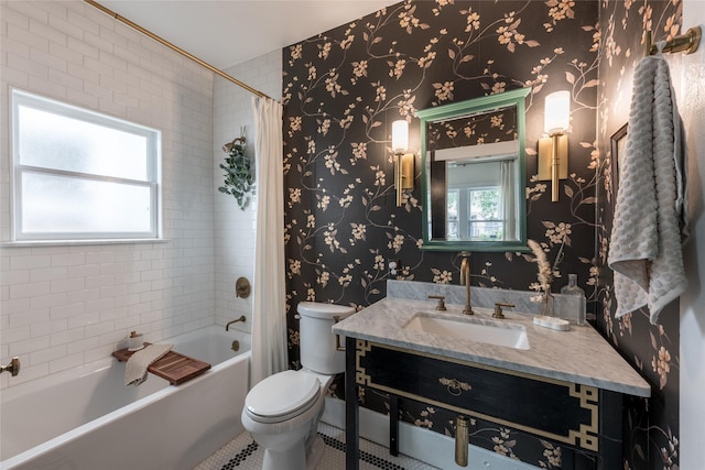108 E 27th St, Houston, TX 77008 - bathroom with plenty of natural light, toilet, vanity, and shower / tub combo