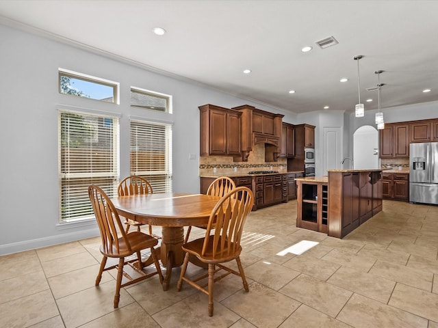 913 Ember Hills Ln, Friendswood, TX 77546 - dining area with recessed lighting, light tile patterned flooring, and baseboards