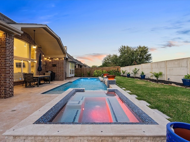 913 Ember Hills Ln, Friendswood, TX 77546 - view of swimming pool featuring an in-ground hot tub and a patio