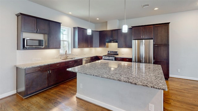 1913 Hickory St, Houston, TX 77007 - kitchen with stainless steel appliances, a sink, a center island, dark wood-style floors, and recessed lighting