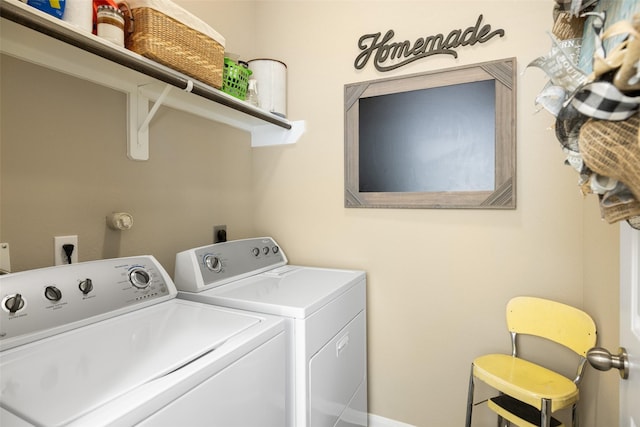 9135 Solvista Pass Ln, Houston, TX 77070 - laundry room featuring separate washer and dryer