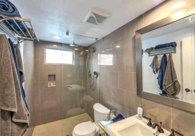 4204 Stanford St, Houston, TX 77006 - full bath with toilet, tile walls, tiled shower, and a sink