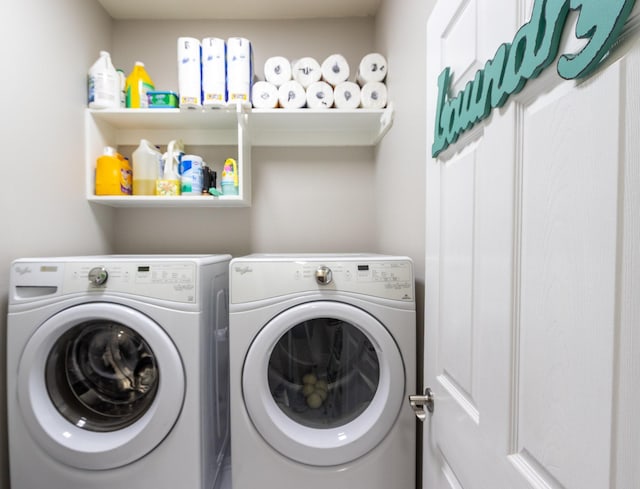 3010 Meadow Bay Dr, Dickinson, TX 77539 - clothes washing area with independent washer and dryer