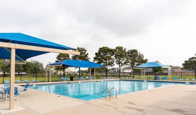 3010 Meadow Bay Dr, Dickinson, TX 77539 - community pool featuring fence and a patio