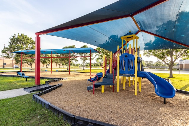 3010 Meadow Bay Dr, Dickinson, TX 77539 - community play area featuring a lawn