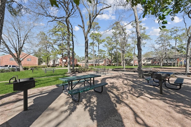 425 Bendwood Dr Unit 49, Houston, TX 77024 - view of community featuring a yard and a residential view