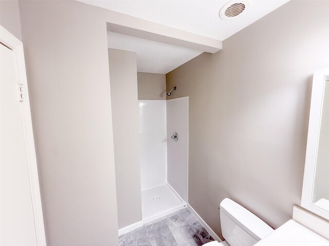 425 Bendwood Dr Unit 49, Houston, TX 77024 - full bathroom featuring a shower, toilet, and baseboards